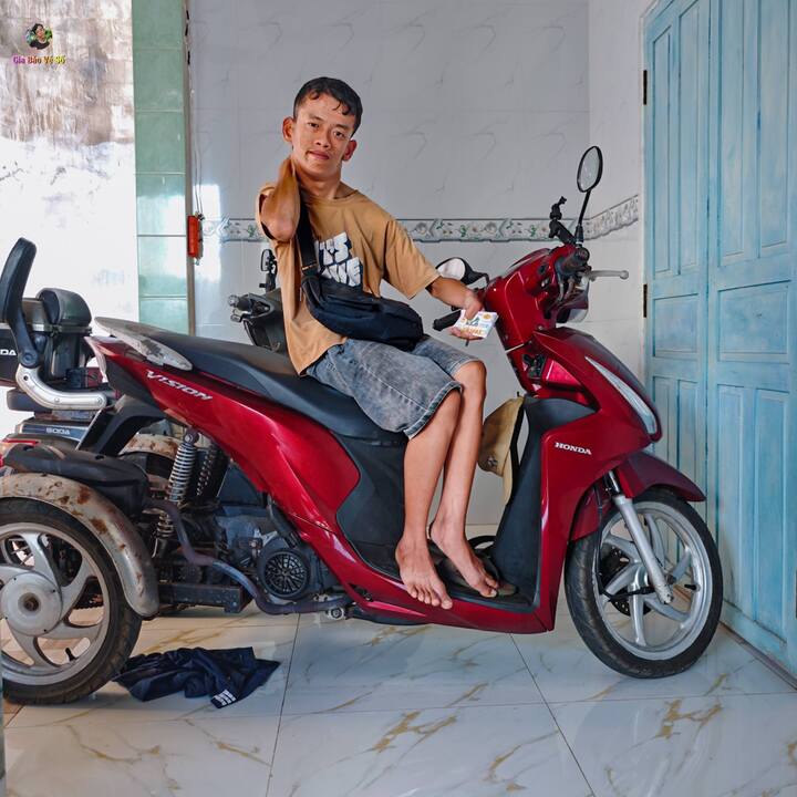 1775630627 214 Cuoc song ruc ro cua chang trai bai nao dao