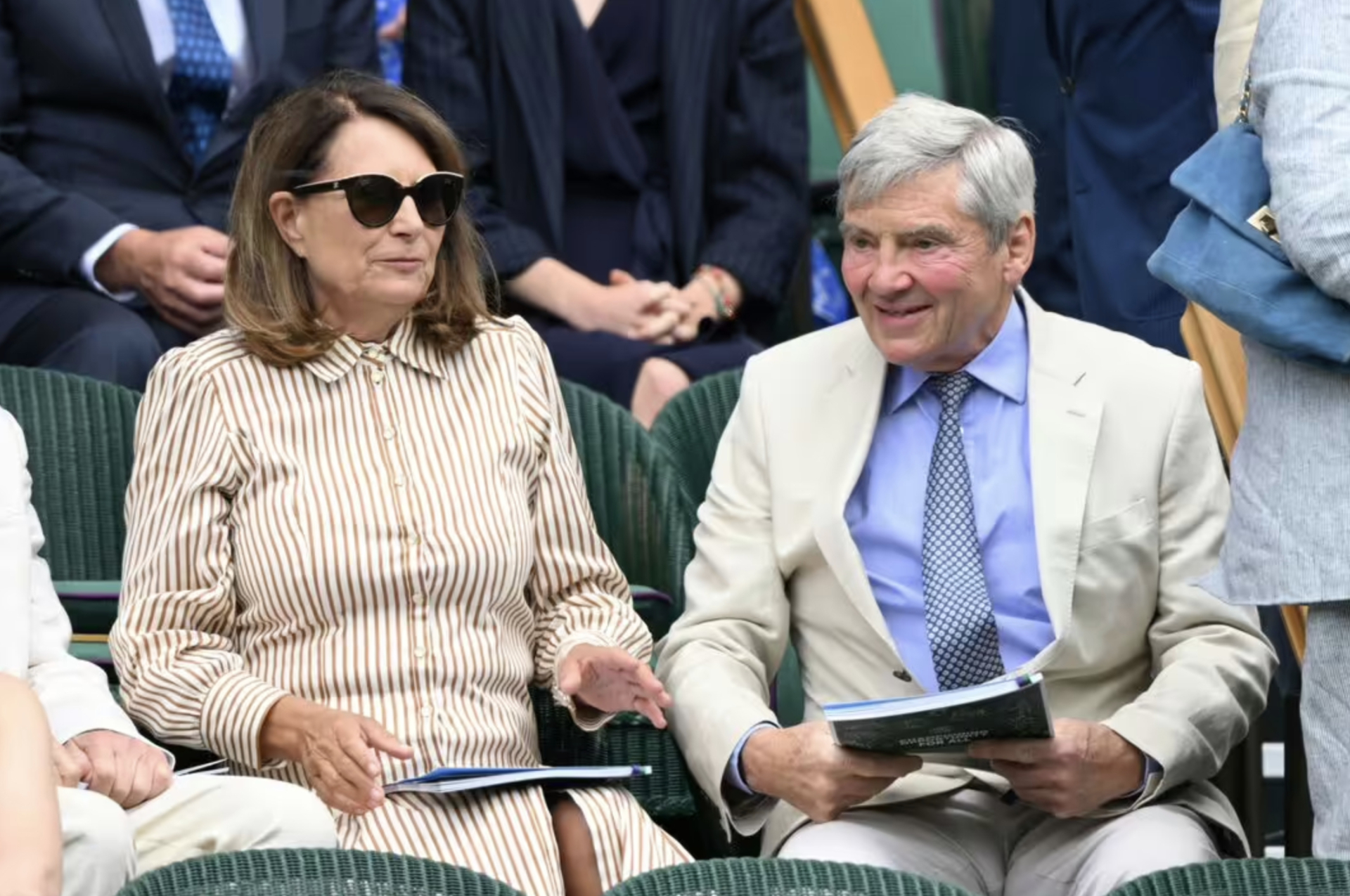 1775631592 70 Cau ut nha Kate khien fan ran ran vi ngoai