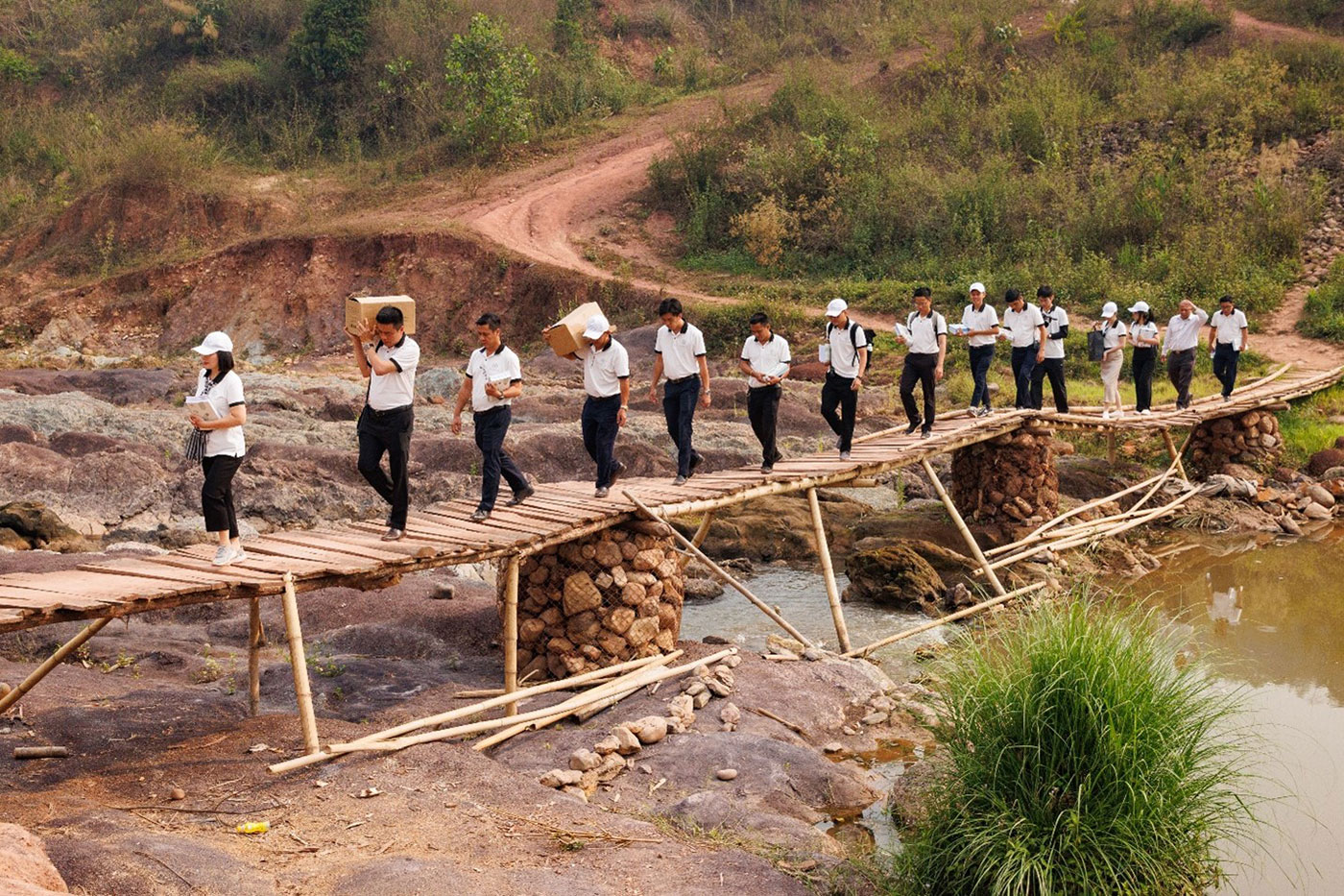 Hành trình Từ Trái Tim thắp sáng ước mơ lập nghiệp cho học sinh Điện Biên- Ảnh 3. Hành trình Từ Trái Tim thắp sáng ước mơ lập nghiệp cho học sinh Điện Biên- Ảnh 3.