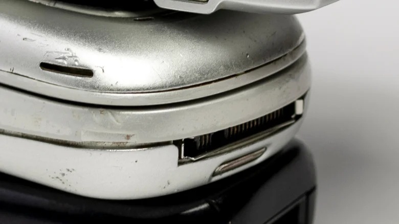 Những cổng sạc điện thọai kỳ dị và hành trình đến USB - C năm 2026 - Ảnh 4. Những cổng sạc điện thọai kỳ dị và hành trình đến USB - C năm 2026 - Ảnh 4.