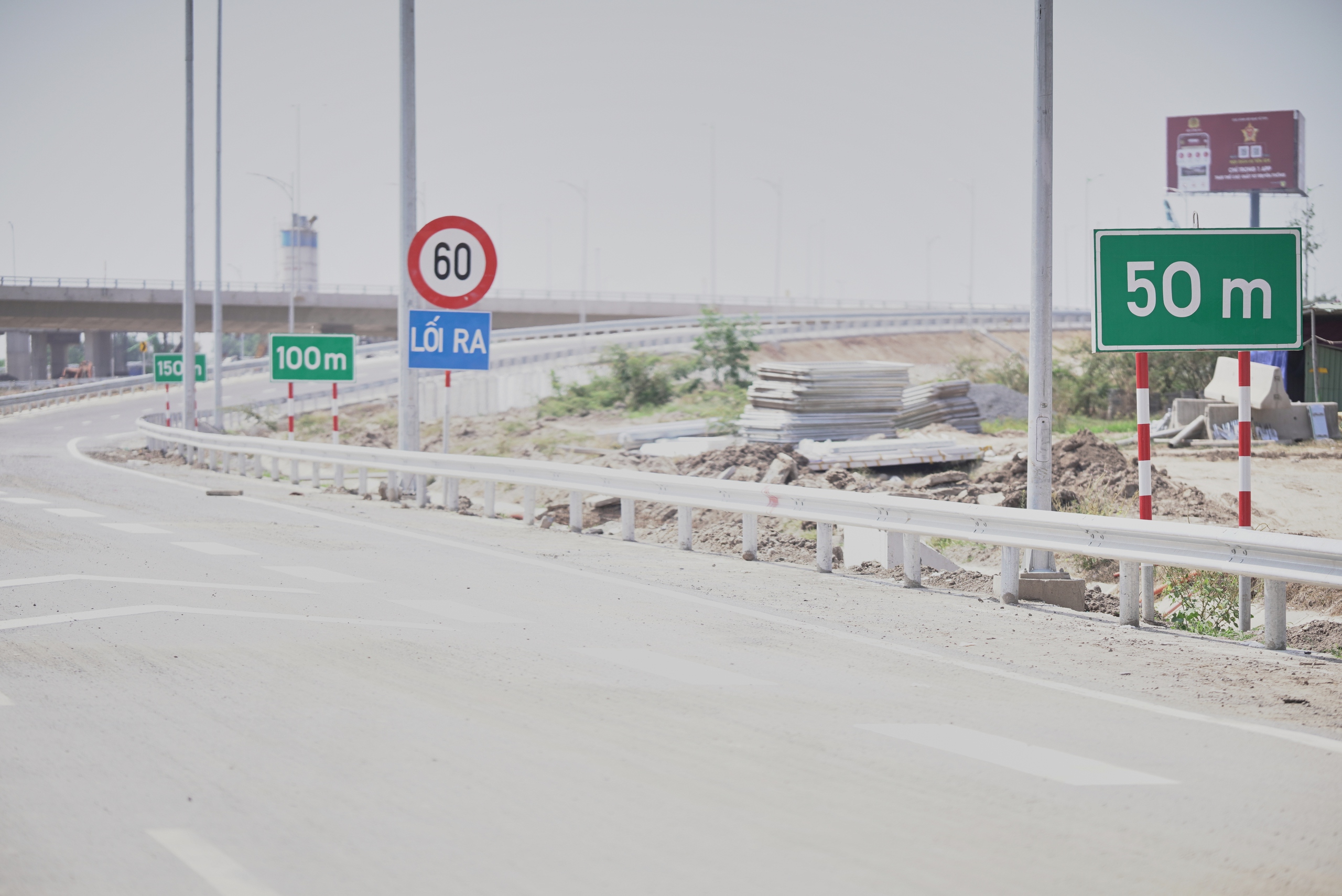 Quy tắc an toàn cơ bản nhưng ít tài xế áp dụng trên cao tốc - Ảnh 3.