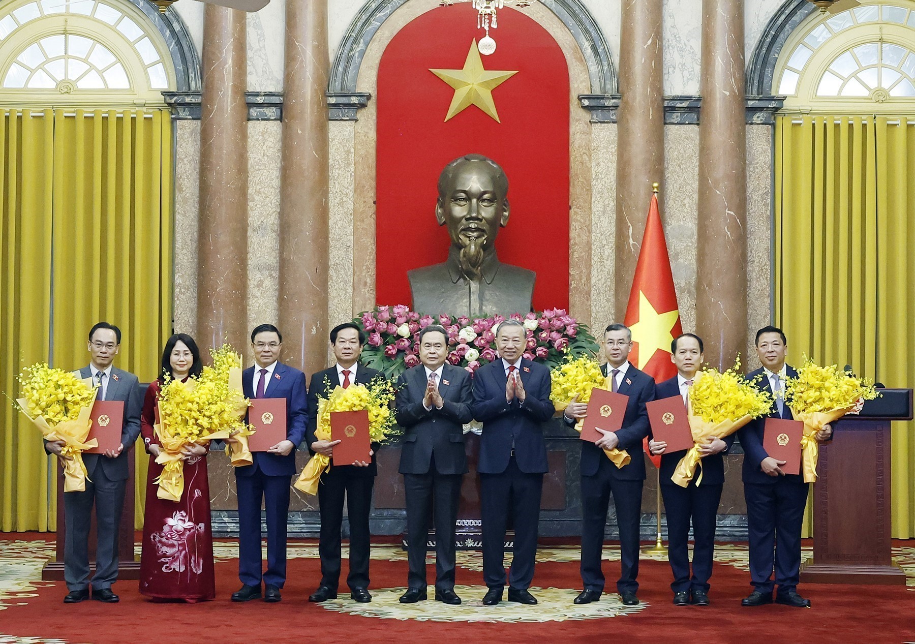 Tổng Bí thư, Chủ tịch nước trao quyết định bổ nhiệm các thành viên Chính phủ 2 Chính phủ - Ảnh 2.