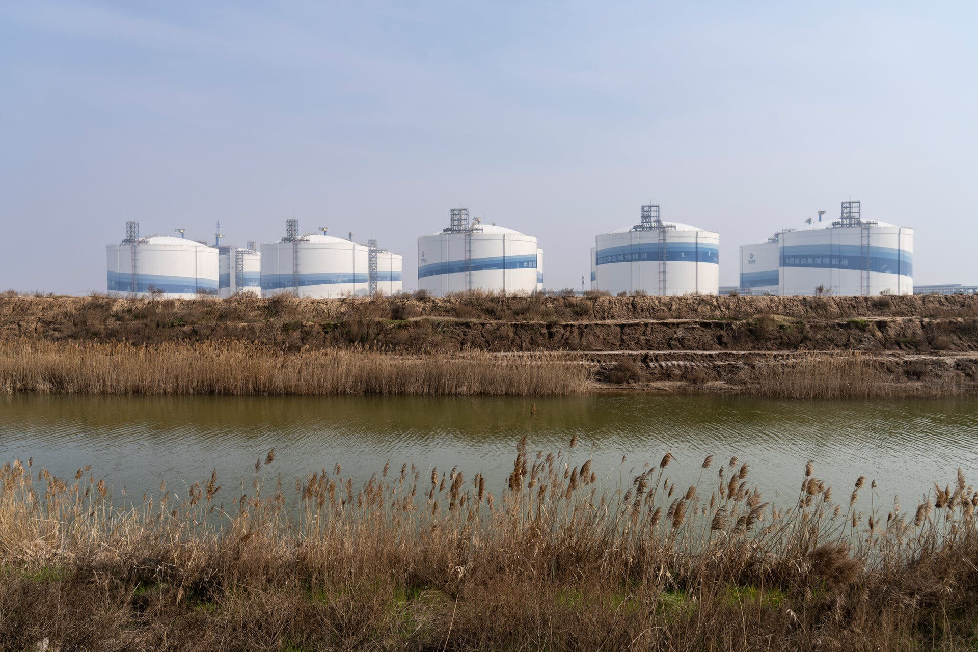 1775640121 49 Phat hien hang loat khoi thep hinh tru cao bang