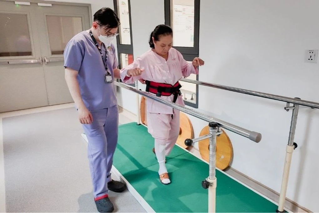 Đau cổ, tê tay, mất ngủ: Khi nào cần nghĩ đến bệnh cột sống cổ? - 2