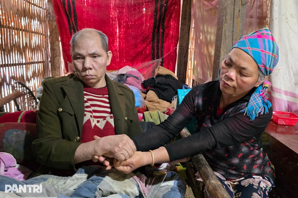 Chăm chồng liệt, nuôi 2 cháu nhỏ, người phụ nữ nghèo thấp thỏm lo nhà sập - 2