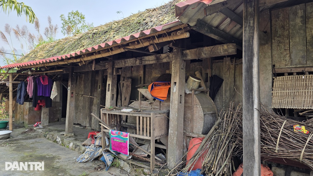 Chăm chồng liệt, nuôi 2 cháu nhỏ, người phụ nữ nghèo thấp thỏm lo nhà sập - 4