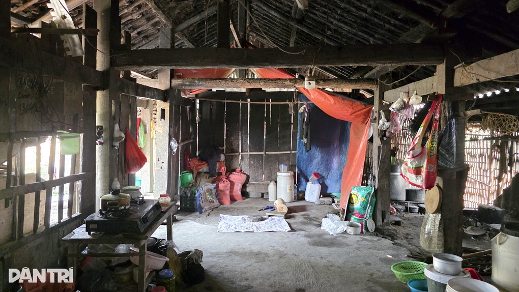 Chăm chồng liệt, nuôi 2 cháu nhỏ, người phụ nữ nghèo thấp thỏm lo nhà sập - 5