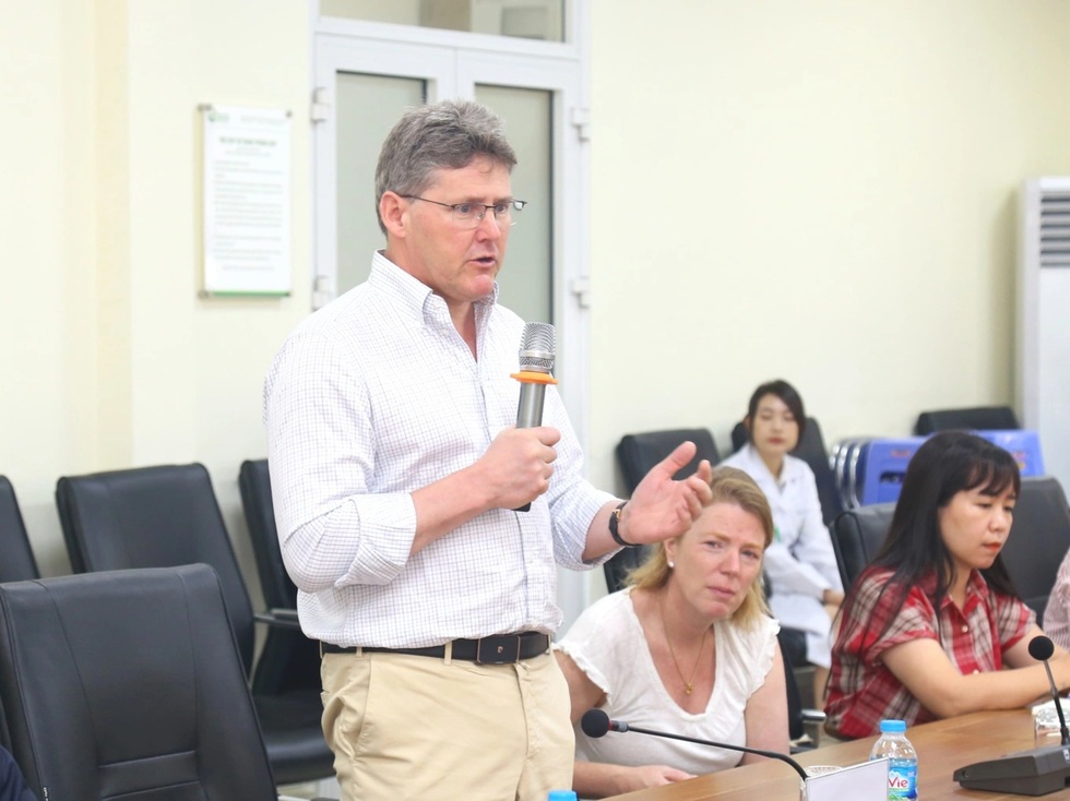 Mẹ cô gái người Anh xúc động gặp lại con trong hình hài người Việt - 2