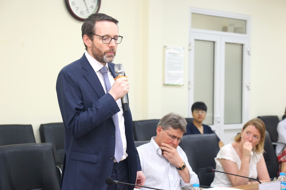 Mẹ cô gái người Anh xúc động gặp lại con trong hình hài người Việt - 7