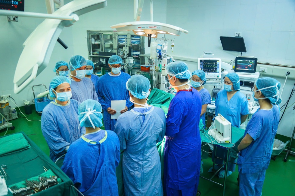 Mẹ cô gái người Anh xúc động gặp lại con trong hình hài người Việt - 8