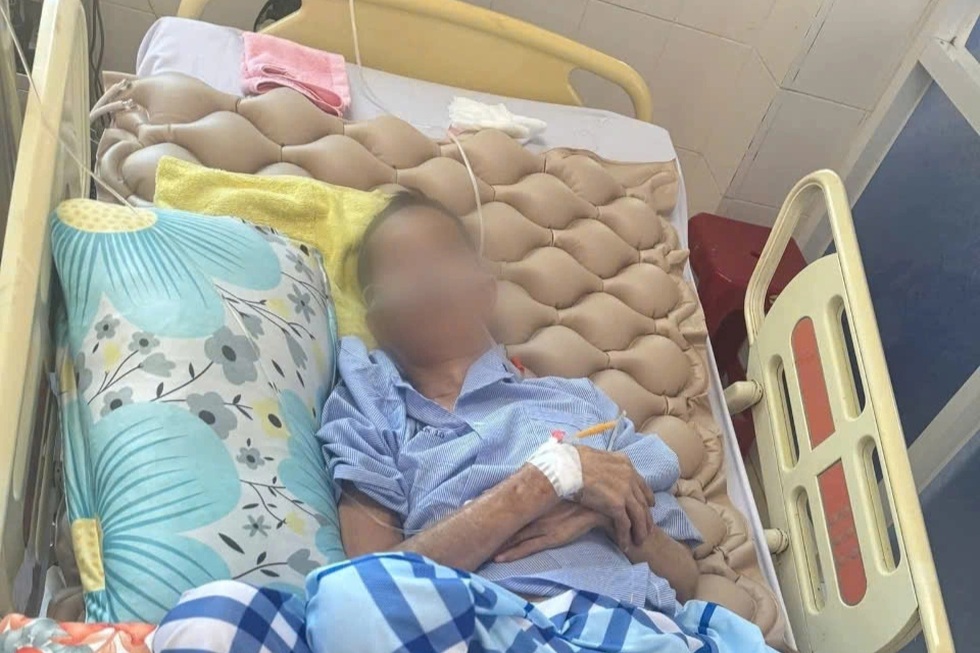 Cuộc gọi lúc nửa đêm và hành trình 300km trả nợ ân tình của người phụ nữ - 2