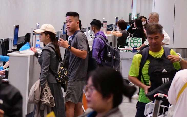 Nguồn cung nhiên liệu máy bay cần nhiều tháng để phục hồi dù eo biển Hormuz được mở lại - Ảnh 3.