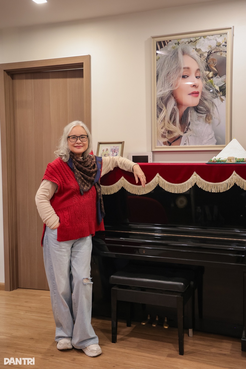 Mỹ nhân Hoàng Cúc tuổi 71 vẫn sành điệu, hé lộ mối quan hệ với con dâu - 6