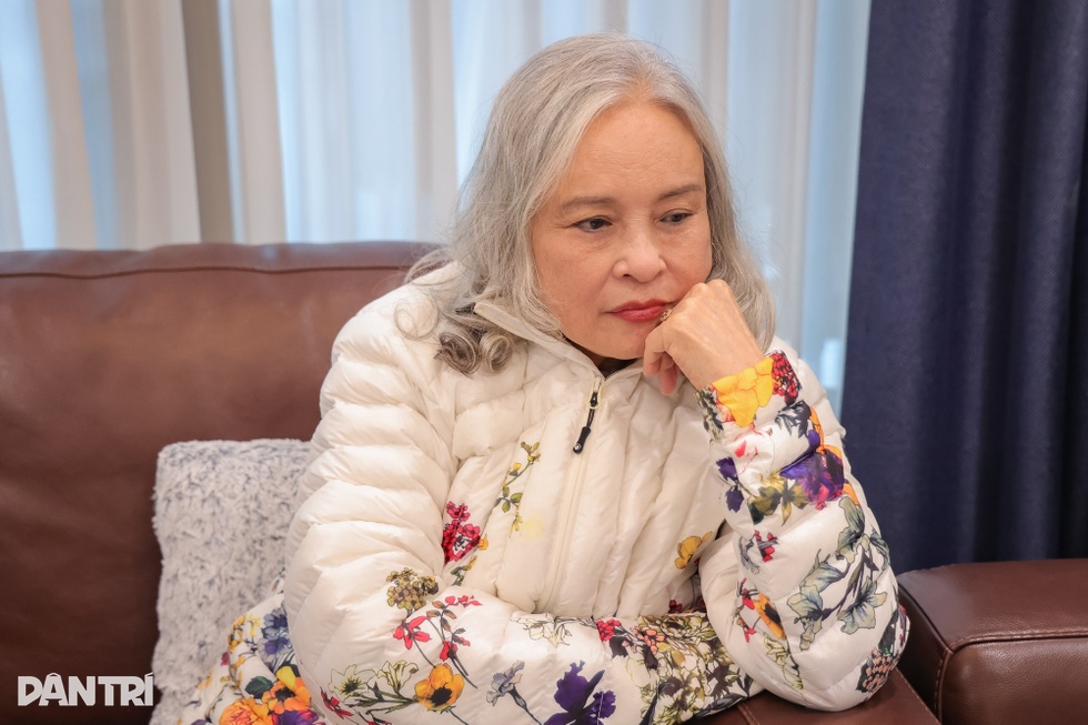 Mỹ nhân Hoàng Cúc tuổi 71 vẫn sành điệu, hé lộ mối quan hệ với con dâu - 7