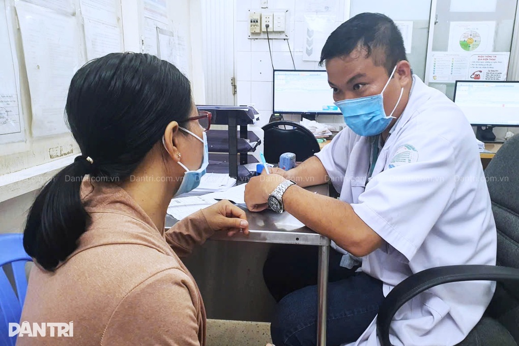 Nhiều người bị chuột cắn phải vào viện tiêm phòng dại - 2