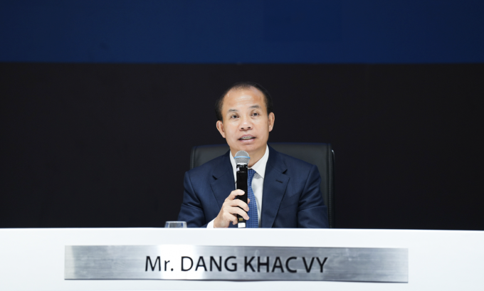 Ông Đặng Khắc Vỹ, Chủ tịch Hội đồng quản trị chia sẻ tại sự kiện. Ảnh: VIB