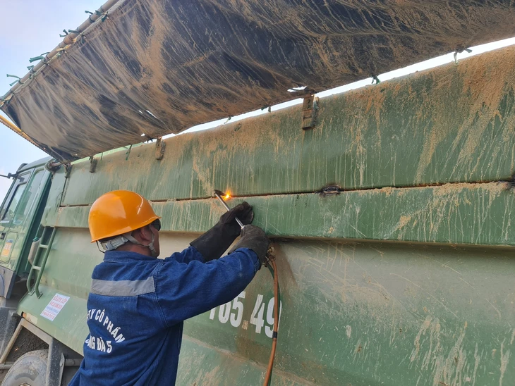 Tổng rà soát xe tải, xe sơ mi rơ moóc tải trọng 15 tấn trở lên ở Quảng Ngãi 2 Tổng rà soát xe tải, xe sơ mi rơ moóc tải trọng 15 tấn trở lên ở Quảng Ngãi - Ảnh 3.