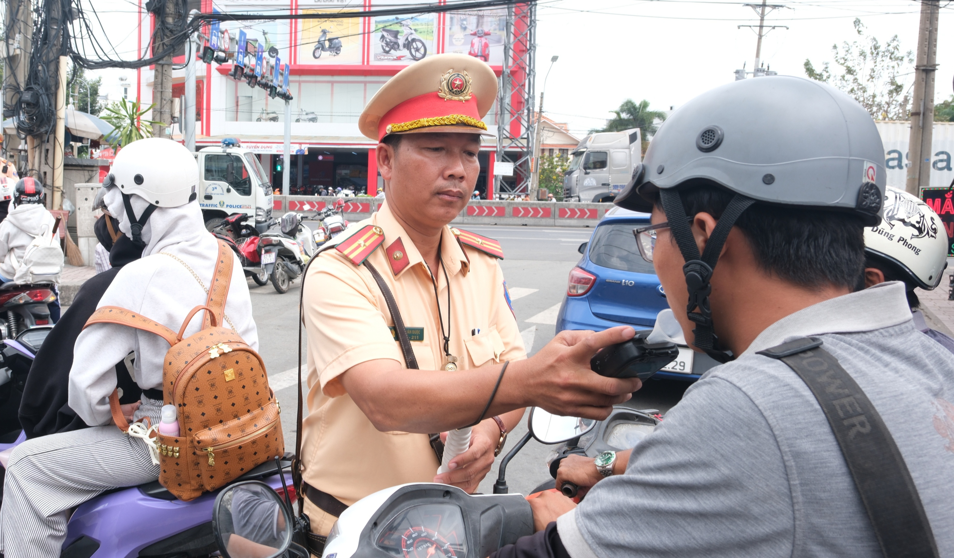Lý do nhiều tai nạn giao thông ở 2 xã tại Tây Ninh: Đường lớn qua khu công nghiệp, say rượu lái xe 2 Lý do nhiều tai nạn giao thông ở 2 xã tại Tây Ninh: Đường lớn qua khu công nghiệp, say rượu lái xe - Ảnh 2.