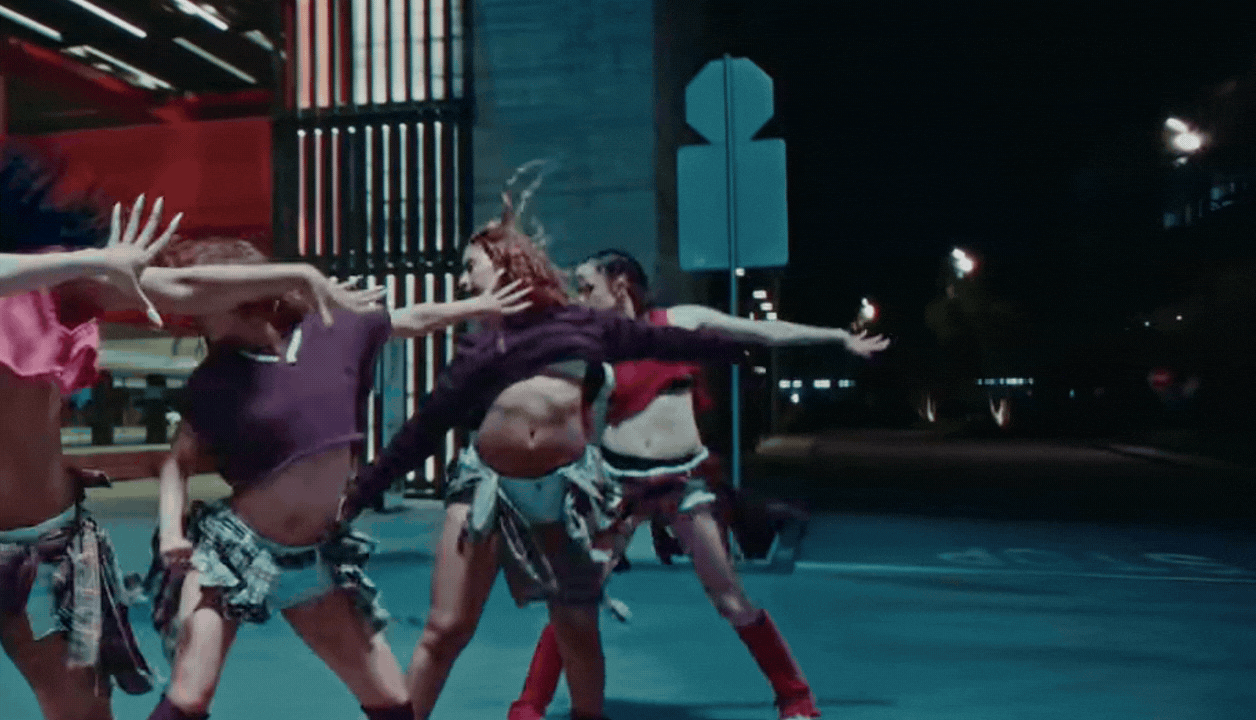 1775657528 83 Con gai Angelina Jolie chap nhan lam nen xuat hien