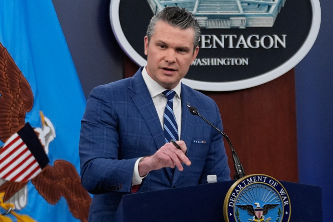 Bộ trưởng Quốc phòng Mỹ Pete Hegseth họp báo tại Lầu Năm Góc ngày 8/4. Ảnh: AP
