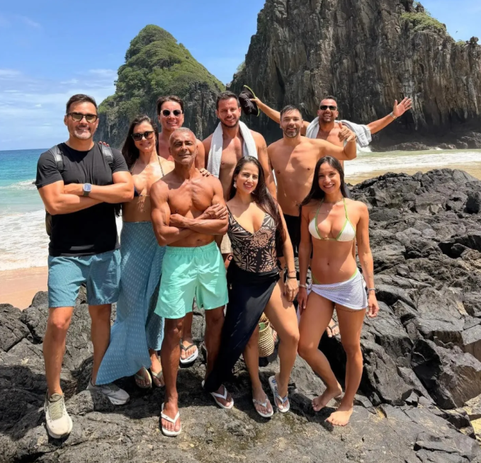 Romario và Barbara Cavalcanti, bạn thân của Tiffany, đứng cạnh nhau trong chuyến đi cùng nhóm bạn. Ảnh: Newsflash