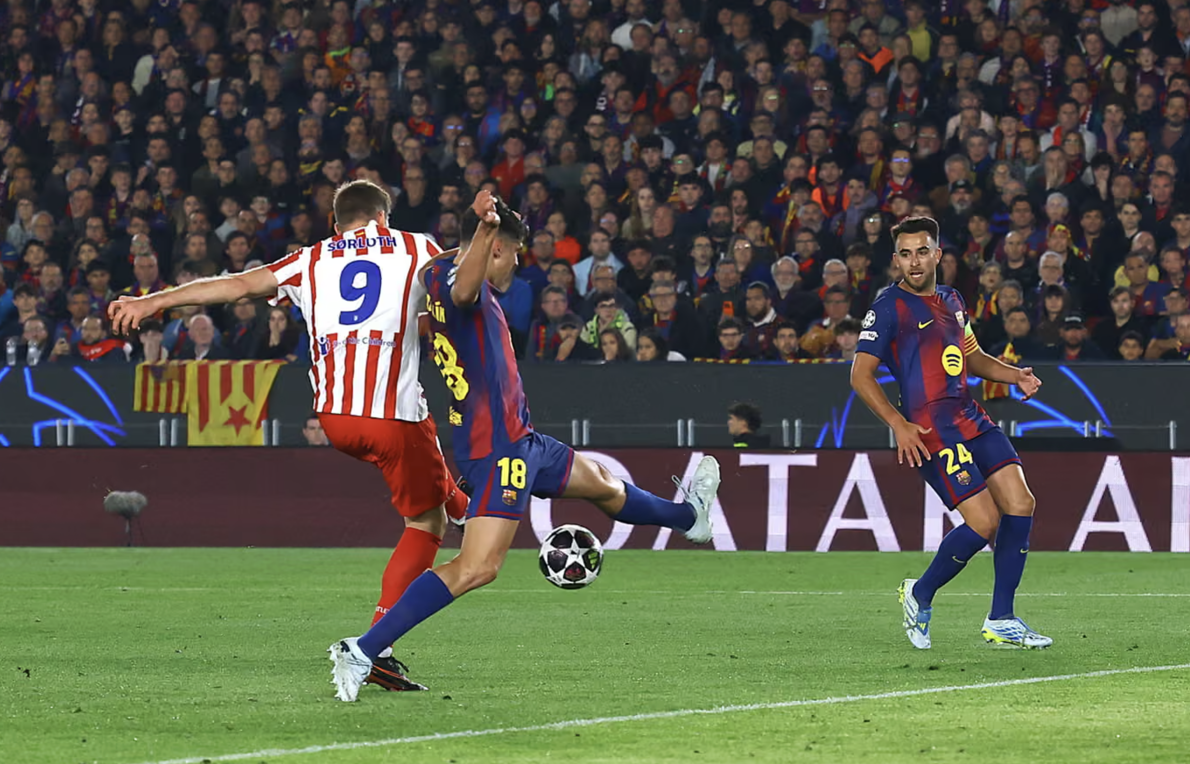 Liverpool 'vụn vỡ' bị PSG đánh bại, Barca trả giá cực đắt vì sai lầm tai hại- Ảnh 3.