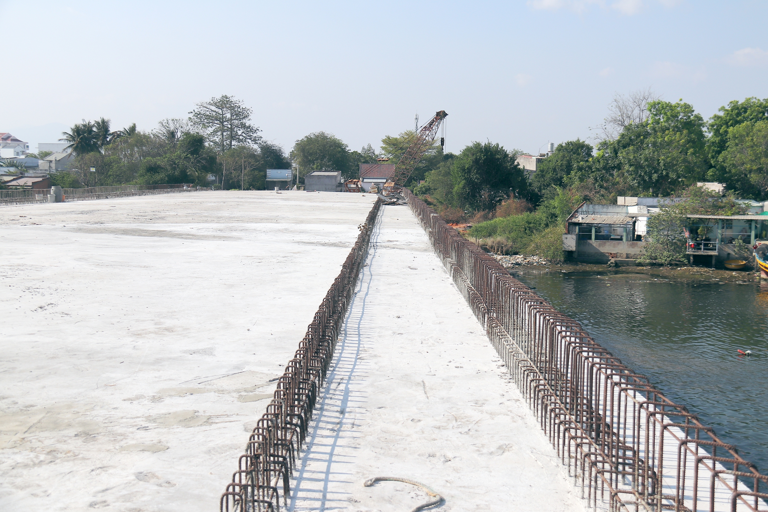 Cầu Văn Thánh bắc qua sông Cà Ty: Vì sao phải xây từ giữa sông? - Ảnh 7.