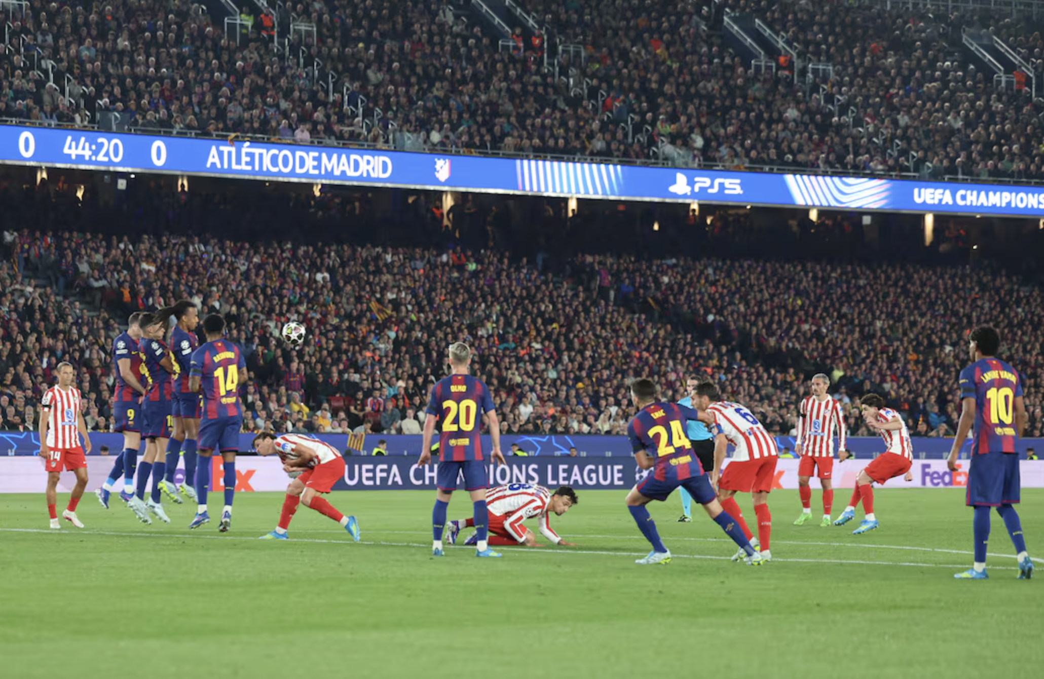 Barcelona thua đau, chuyên gia tranh cãi về 