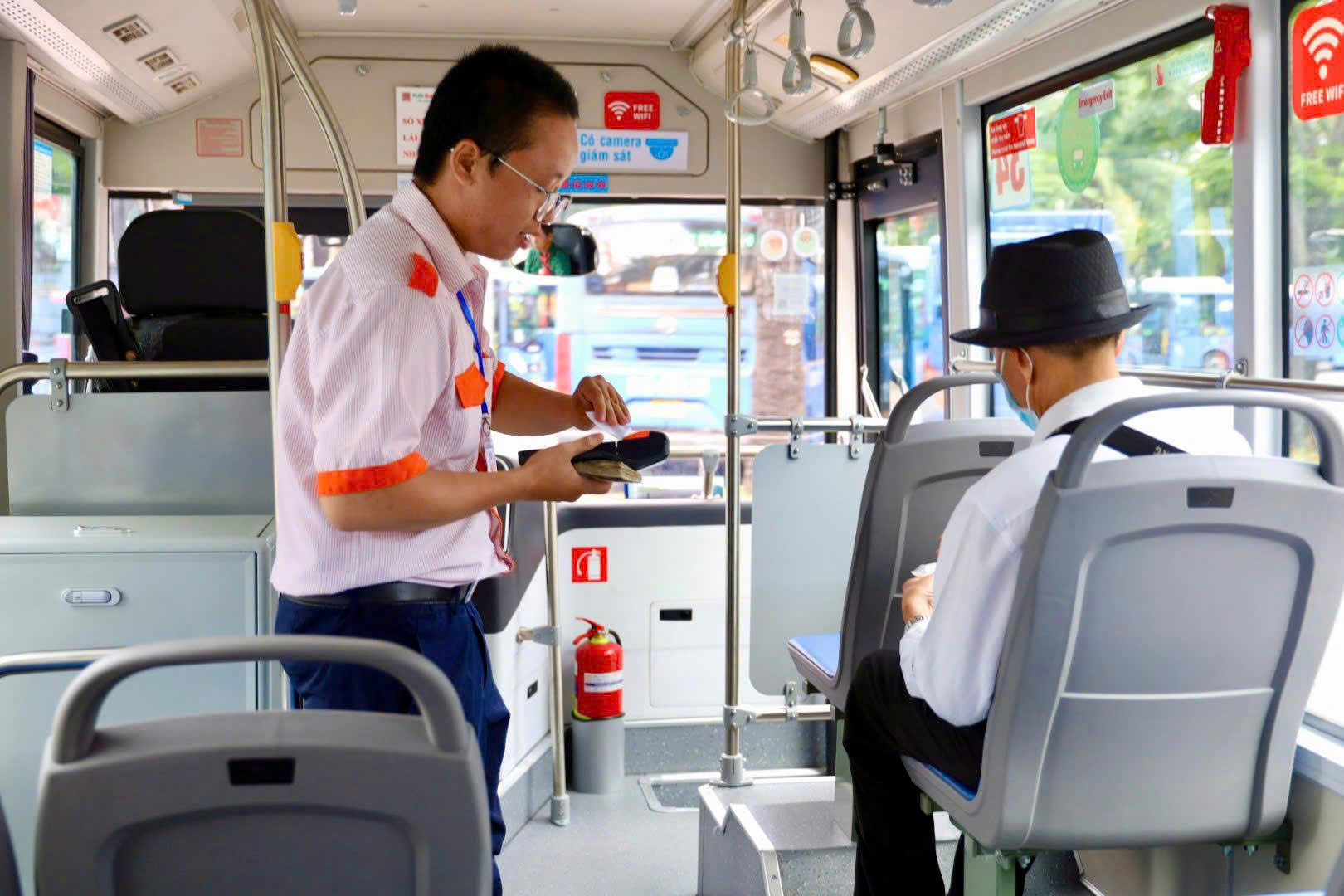 Miễn phí xe buýt: Tầm nhìn xa cho giao thông đô thị - Ảnh 2. Miễn phí xe buýt: Tầm nhìn xa cho giao thông đô thị - Ảnh 1.