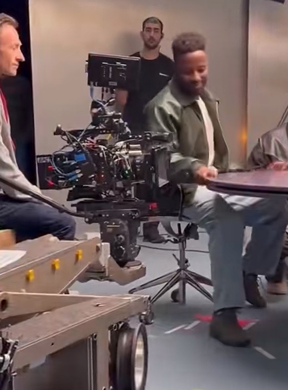 1775695341 356 Giai ma ao giac thi giac Messi hoi ngo Ronaldo