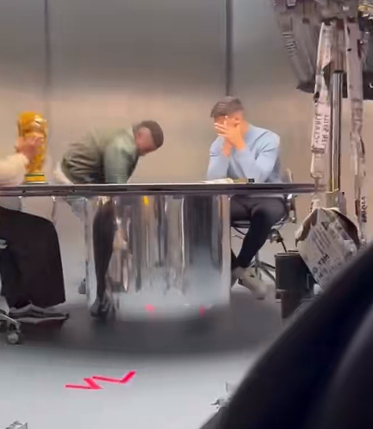 1775695343 656 Giai ma ao giac thi giac Messi hoi ngo Ronaldo