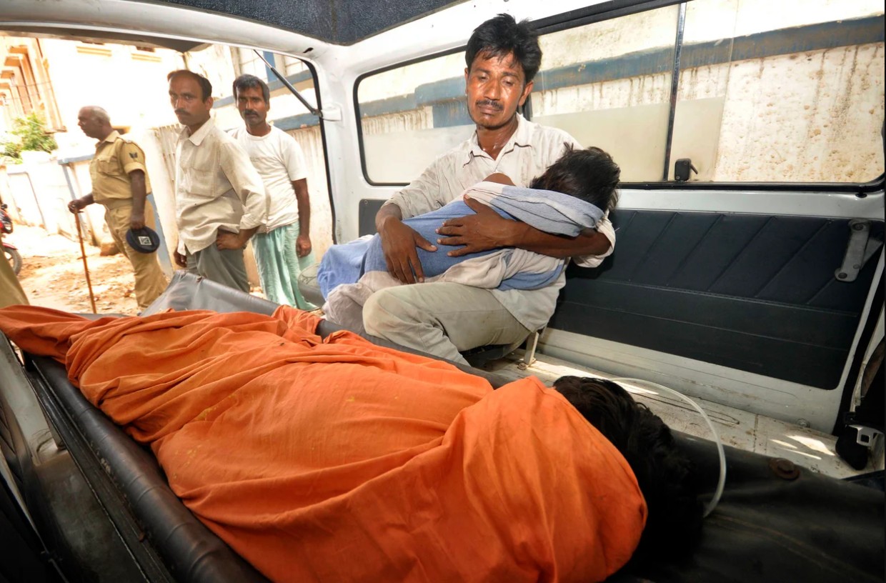 Thảm kịch học đường ám ảnh nhất lịch sử Ấn Độ: 23 học sinh tử vong vì cơm nhiễm thuốc độc, cảnh sát lần đầu hé lộ hành trình phá án- Ảnh 2. Thảm kịch học đường ám ảnh nhất lịch sử Ấn Độ: 23 học sinh tử vong vì cơm nhiễm thuốc độc, cảnh sát lần đầu hé lộ hành trình phá án- Ảnh 2.