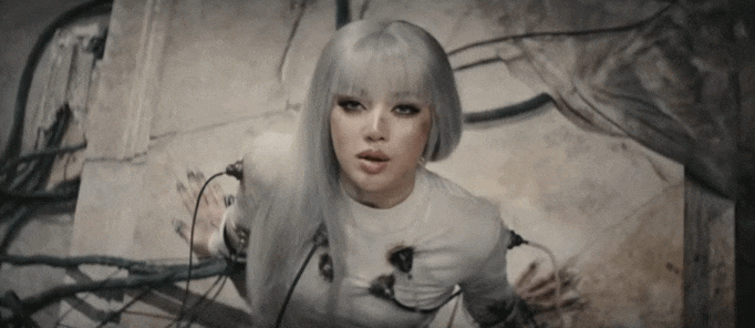 1775697541 318 Lisa cu boc the nay thi con lau moi flop