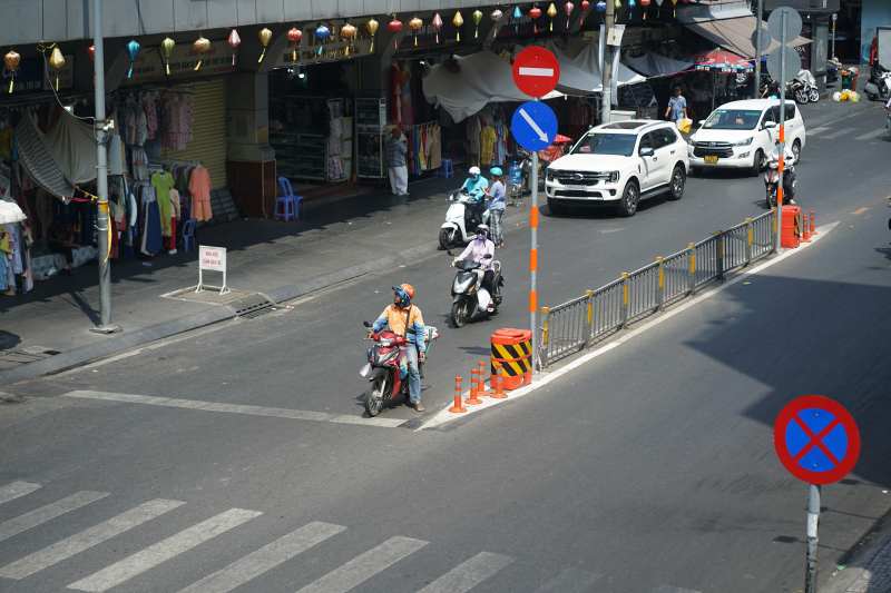 Toàn cảnh TP.HCM trong đợt nắng nóng đỉnh điểm: Tài xế công nghệ kể chuyện “rát mặt như bị tạt muối”- Ảnh 8.