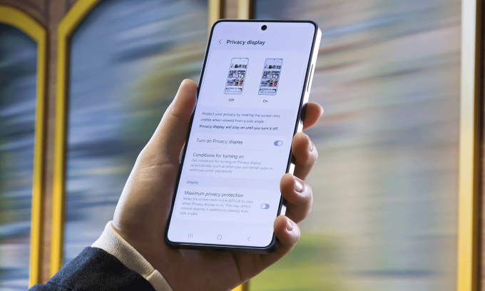 Galaxy S26 Ultra là mẫu smartphone hiếm hoi trên thị trường có khả năng chống nhìn trộm chủ động bằng phần cứng. Ảnh: Samsung