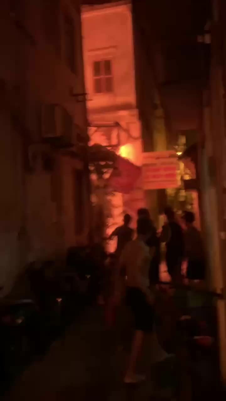 Cháy nhà 5 tầng ở Hà Nội