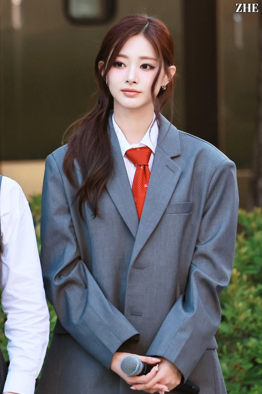 9 mỹ nhân làm nên tường thành nhan sắc bất bại của showbiz, mỗi thế hệ đẹp một kiểu - Ảnh 12.