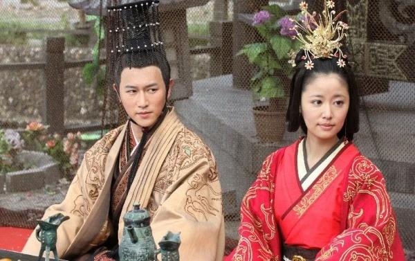 Hoàng đế đẹp nhất màn ảnh tụt dốc nhan sắc trầm trọng, hết thời còn bị tố hại người khác mất mạng- Ảnh 3.