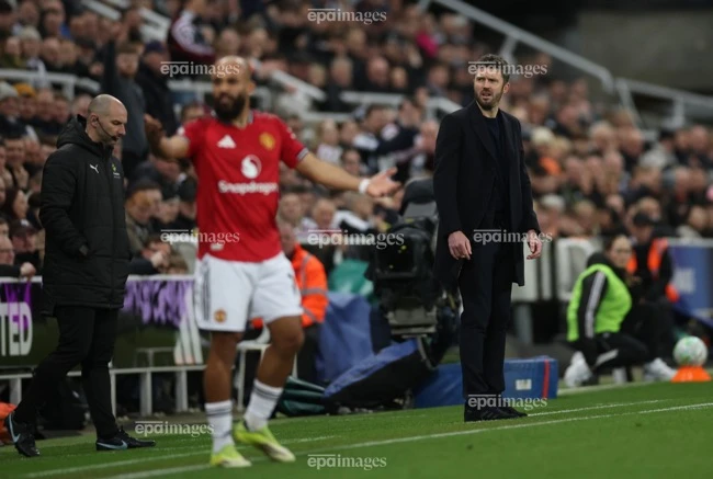 Ông thầy trẻ người Anh có nhiều cơ hội tiếp quản chính thức ghế nóng Manchester United. Ảnh EPA. nong-ly-do-mu-chinh-thuc-bo-nhiem-carrick-lam-hlv-truong (1).jpg