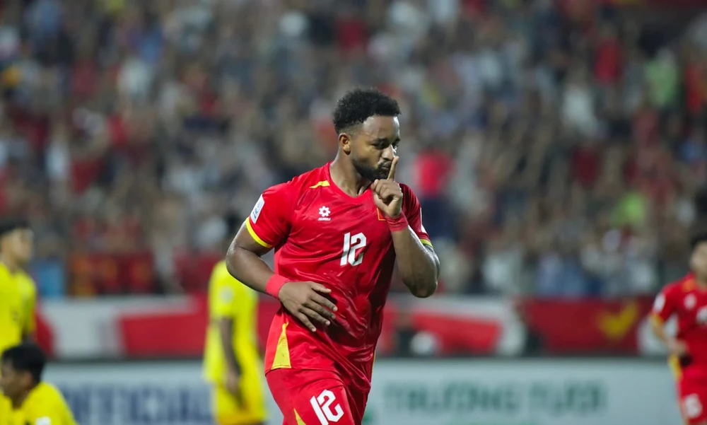 Xuân Son và đồng đội có chiến thắng thứ 13 liên tiếp. Ảnh: CCT. tuyen-viet-nam-phong-thu-kin-ke-thai-lan-tang-toc (5).jpg