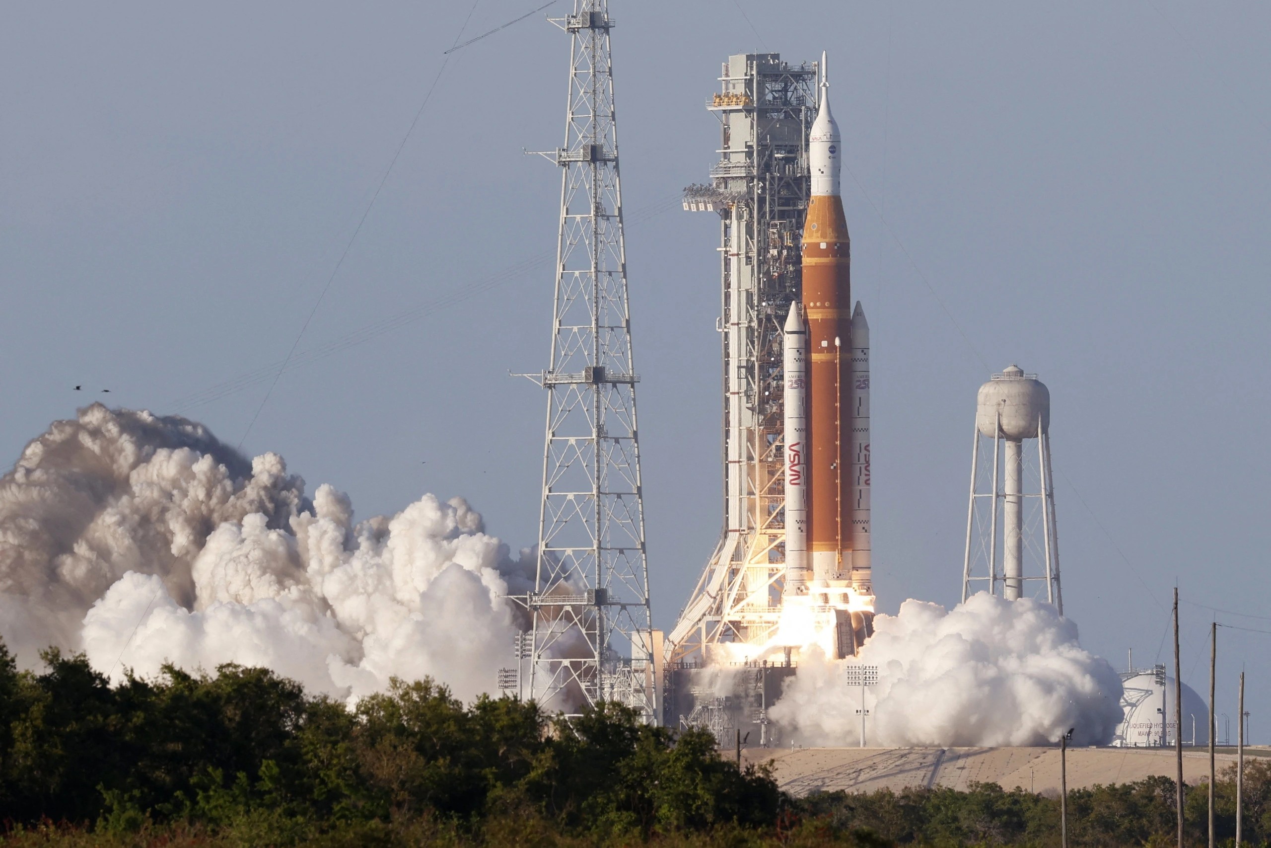 Khó khăn chết người, NASA phải nhờ cậy 'đại gia' 3 Cuộc đua lên mặt trăng: Những cửa ải khắc nghiệt và NASA phải 'đi nhờ' - Ảnh 3.