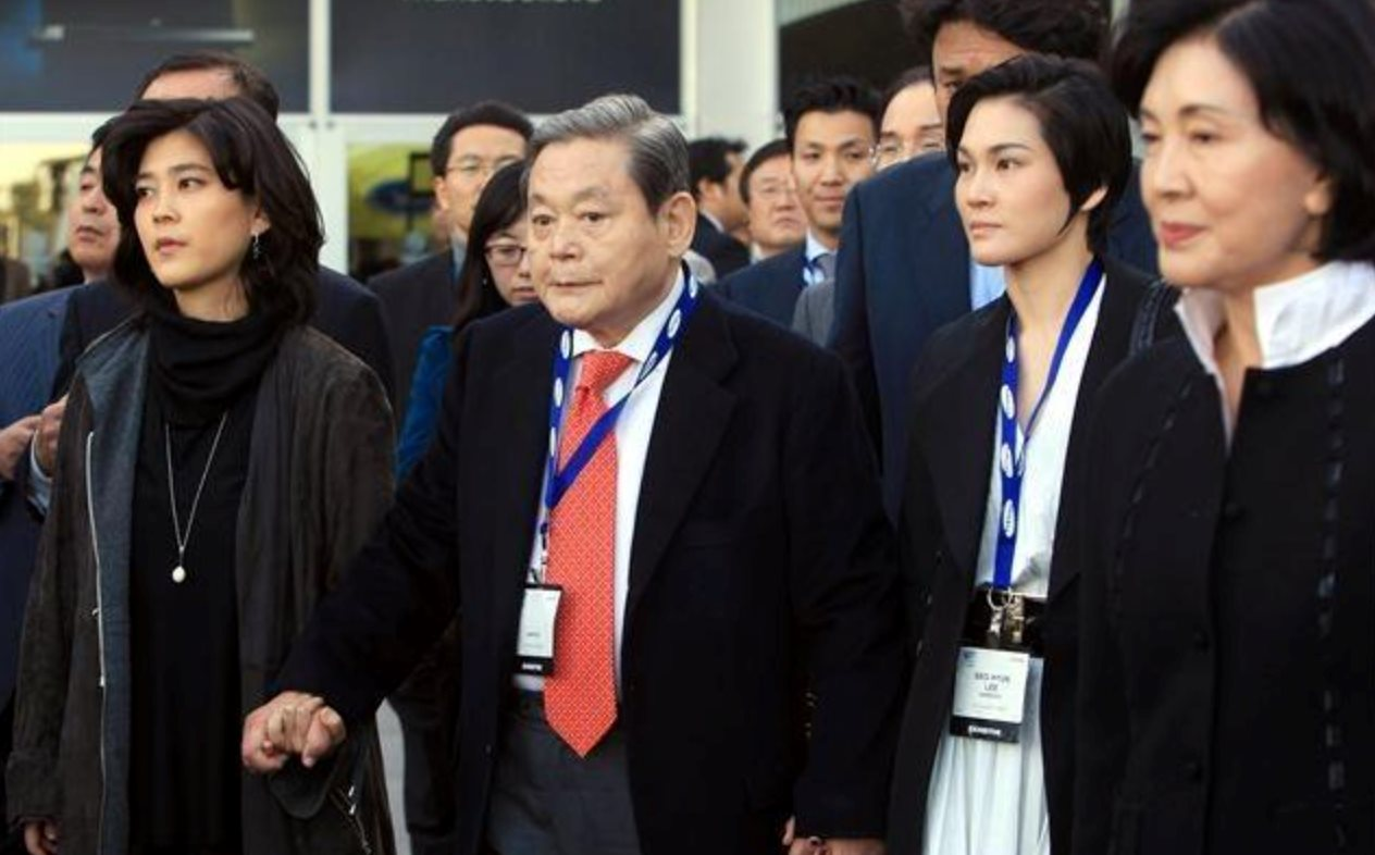 1775717464 445 Cau chuyen am anh gia toc Samsung suot 2000 ngay