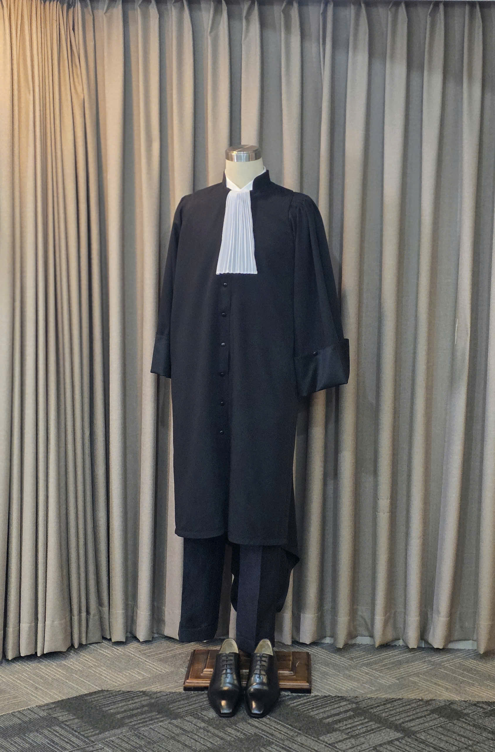 Áo choàng luật sư: Kết nối lịch sử - Ảnh 3. áo choàng - Ảnh 3.