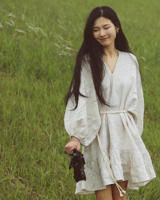 Váy suông dài từ linen, lụa, tơ là xu hướng nổi bật mùa nắng- Ảnh 2.