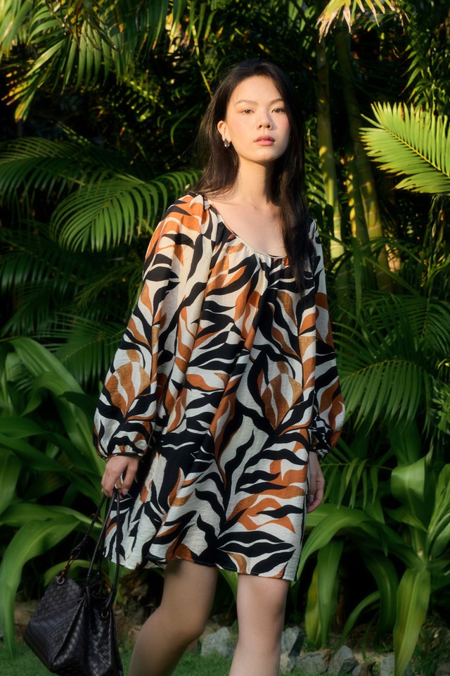 Váy suông dài từ linen, lụa, tơ là xu hướng nổi bật mùa nắng- Ảnh 7.