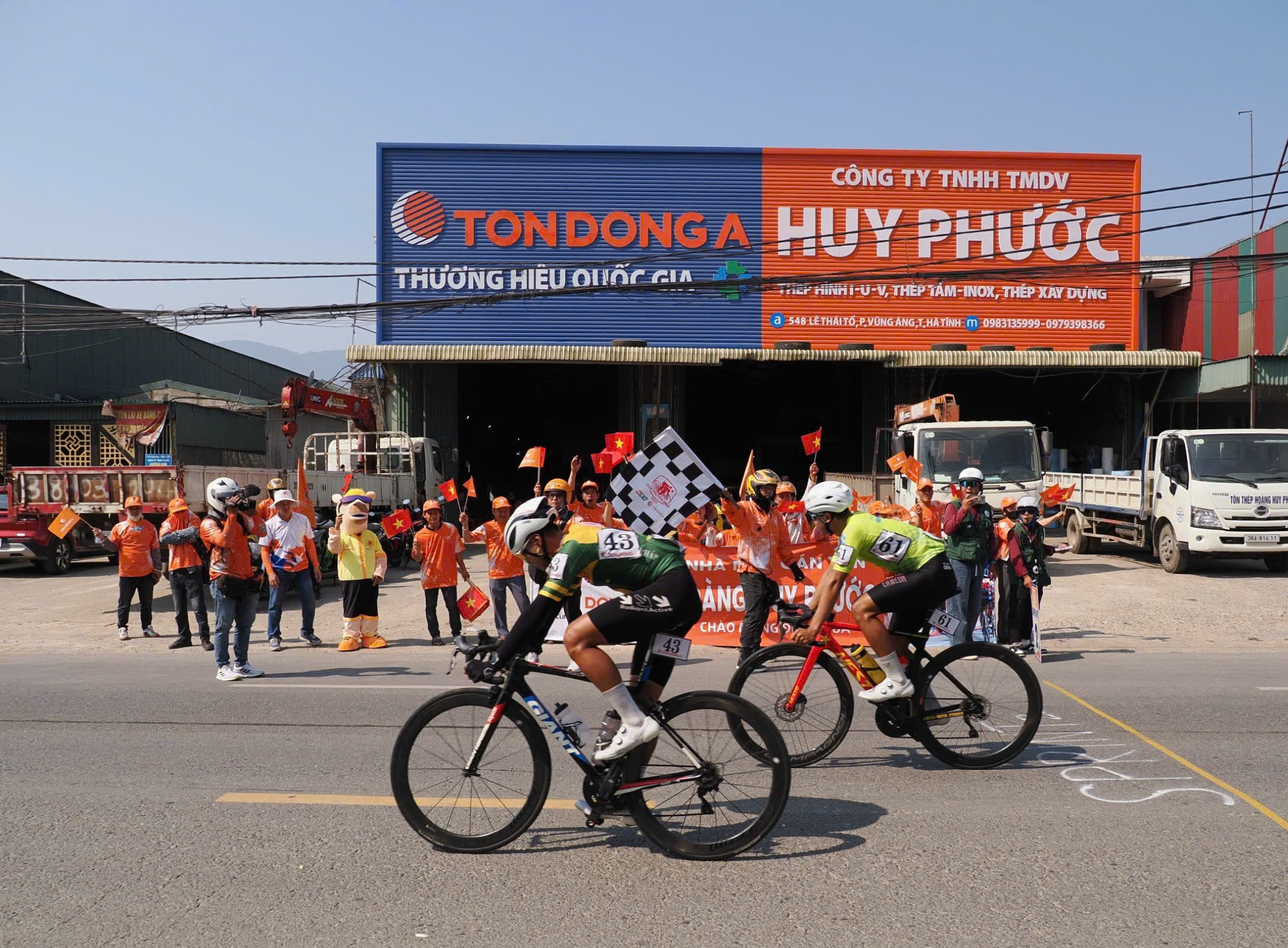 Chặng 7 cuộc đua xe đạp Cúp truyền hình TP HCM 2026: Đặng Thành Được tạm giữ Áo chấm đỏ  - Ảnh 5.