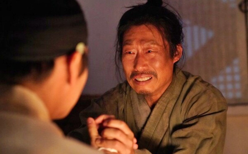 Dưới Bóng Điện Hạ: Đủ sâu để chạm, đủ day dứt để nhớ, một chữ “nể” không đủ để khen- Ảnh 10.