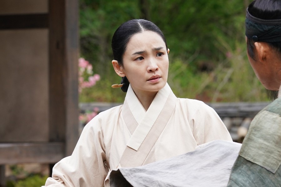 Dưới Bóng Điện Hạ: Đủ sâu để chạm, đủ day dứt để nhớ, một chữ “nể” không đủ để khen- Ảnh 11.