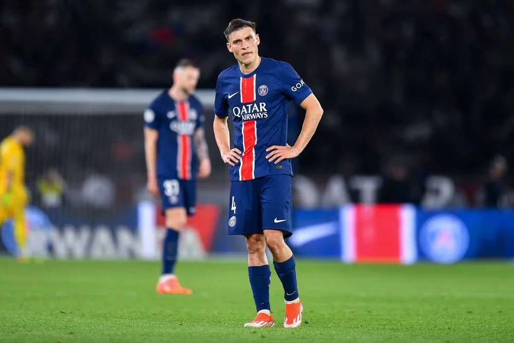 Ugarte đã không chứng minh được năng lực dưới thời Luis Enrique tại PSG và bị bán sang MU. ẢNH: MIRROR/GETTY mu-ugarte.jpg