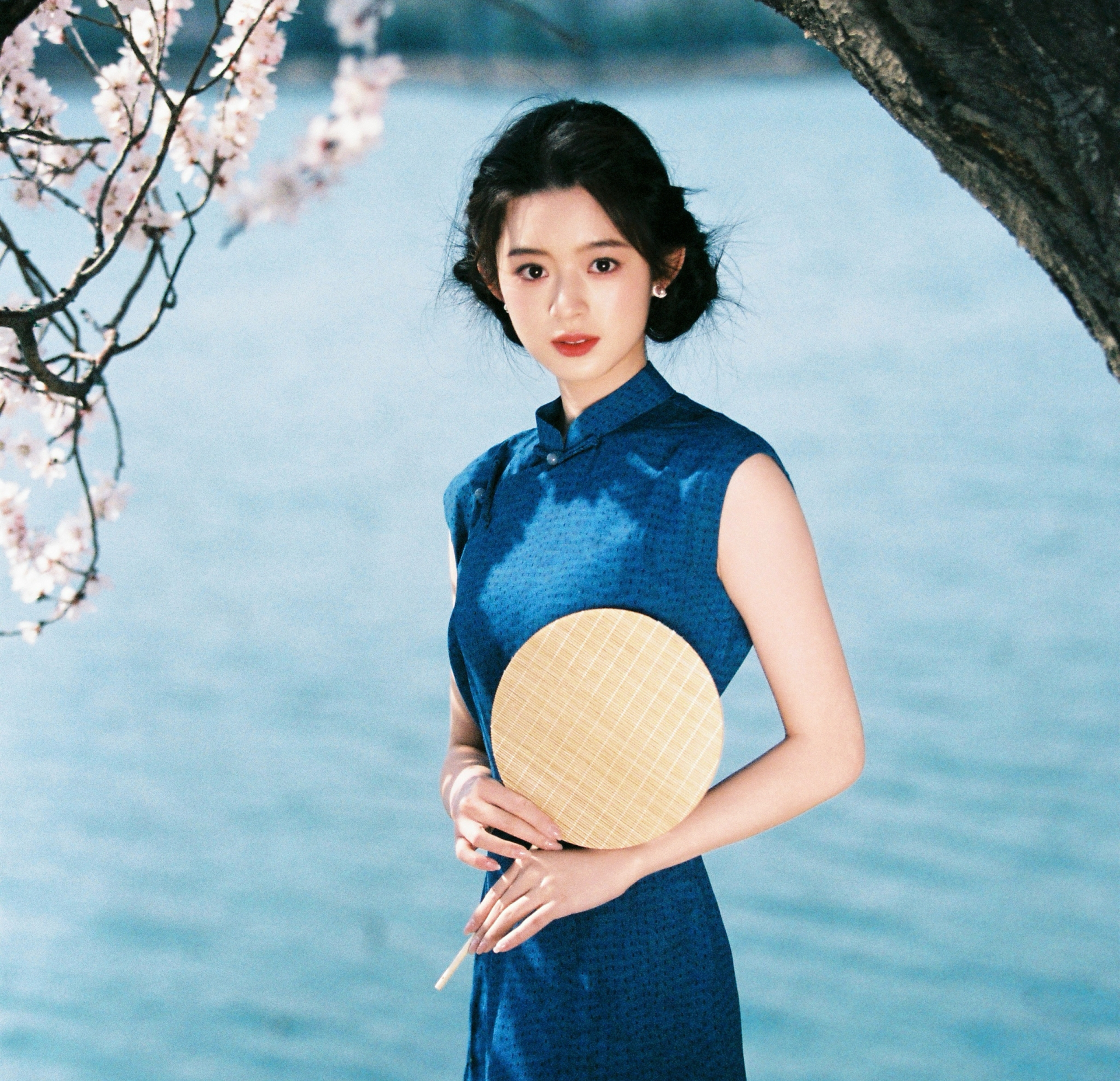 Cô dâu đang gây tranh cãi khắp MXH: Xinh đẹp như hoa như ngọc nhưng không ai dám nhìn thẳng vào mắt- Ảnh 3.